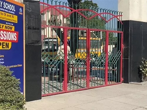 ਜਲੰਧਰ ਦੇ ਸਕੂਲਾਂ ਨੂੰ ਬੰਬ ਨਾਲ ਉਡਾਉਣ ਦੀ ਧਮਕੀ: ਈ-ਮੇਲ ਦੇ ਜ਼ਰੀਏ ਦਿੱਤੀ ਧਮਕੀ, ਪੁਲਿਸ ਵੱਲੋਂ ਤਲਾਸ਼ੀ ਜਾਰੀ